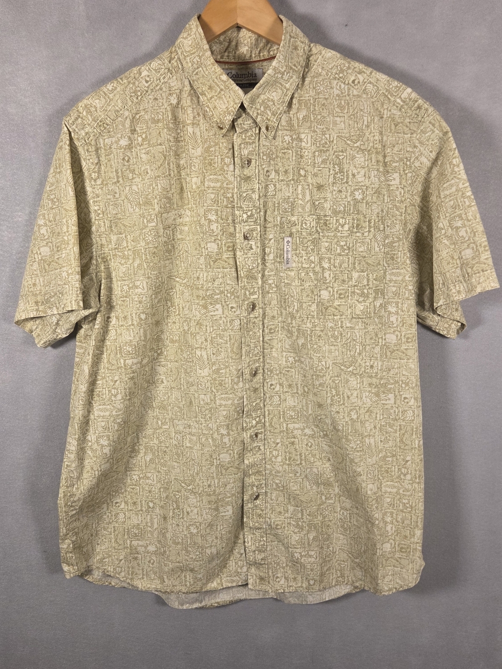Columbia button-up short sleeve shirt (Q523)